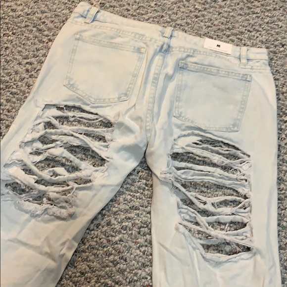 Distressed cutout jeans NWT light wash - Picture 6 of 8